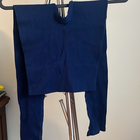 Workout wear. Good compression and stretchy. - Picture 3 of 4